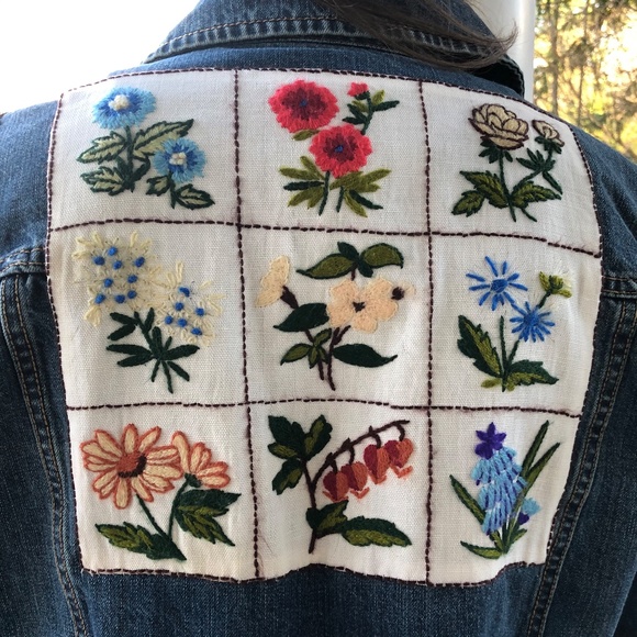 Jean jacket with vintage hankies linens buttons quilts yo-yo’s embroidery 12 - Picture 10 of 10